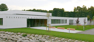 bilder/referenzen/sipbach-neubau-volksschule/sipbach_eingang1.jpg